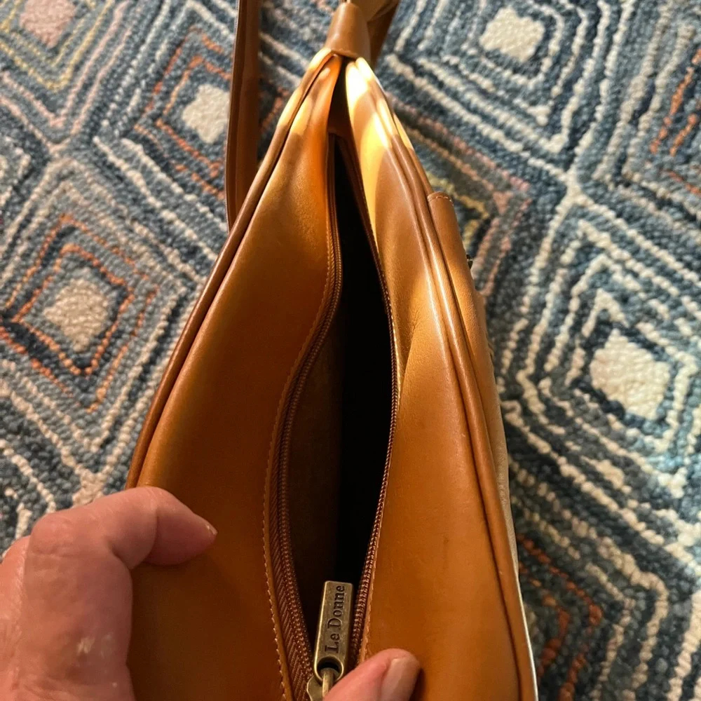 Le Donne Stylish Tan Leather Backpack